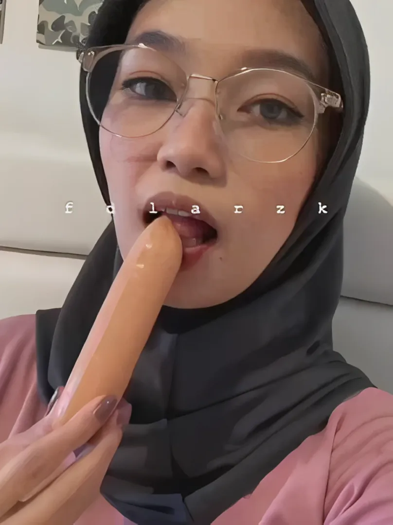Ukhti Cantik Belajar Emut Sosis Sampe Ngiler Becek