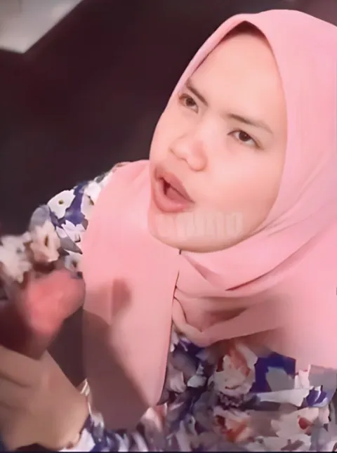 Cewek Hijab Pink Memek Sempit Pakai Pelumas Dikobel Sampai Becek