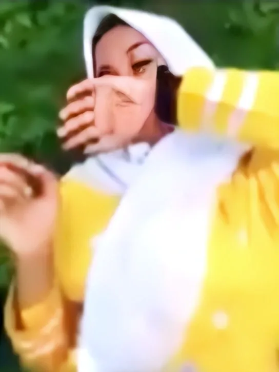 Gadis Kerudung Kesakitan Di Entod di Kebun Sampe Desah