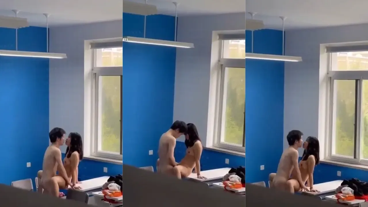 Pasangan Mahasiswa Ngewe Bugil Didalam Kelas