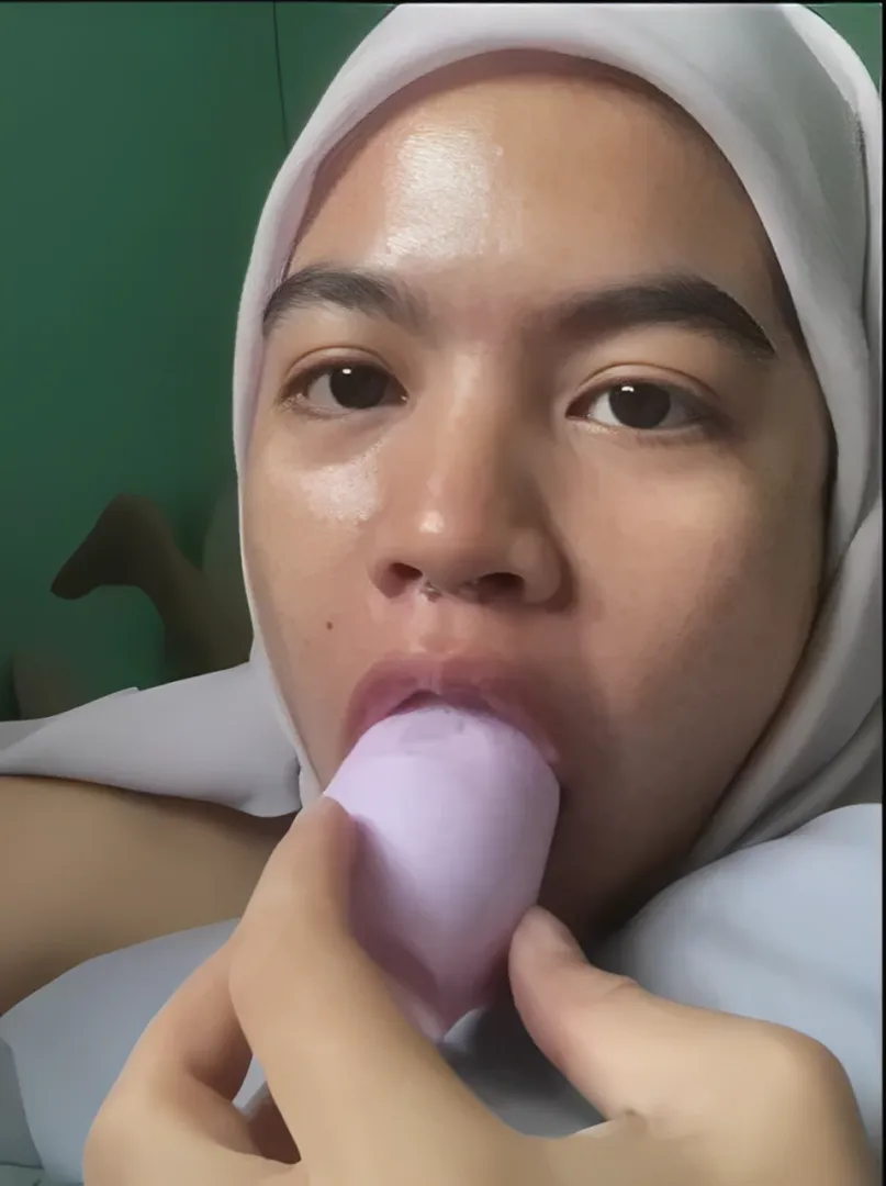 Jilbab Belajar Colok Botol Sampe Becek