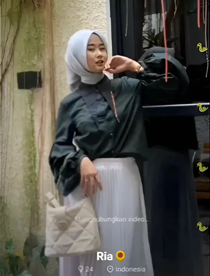 Ukhti Manis Jembut Tipis Pamer Memek Becek